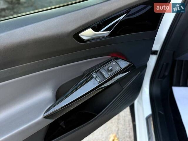 Белый Фольксваген ID.4, объемом двигателя 0 л и пробегом 92 тыс. км за 29000 $, фото 7 на Automoto.ua