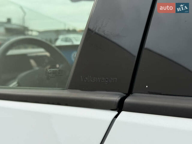 Белый Фольксваген ID.4, объемом двигателя 0 л и пробегом 61 тыс. км за 20900 $, фото 13 на Automoto.ua