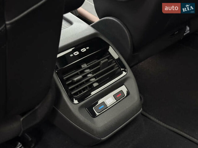 Белый Фольксваген ID.4, объемом двигателя 0 л и пробегом 61 тыс. км за 20900 $, фото 65 на Automoto.ua