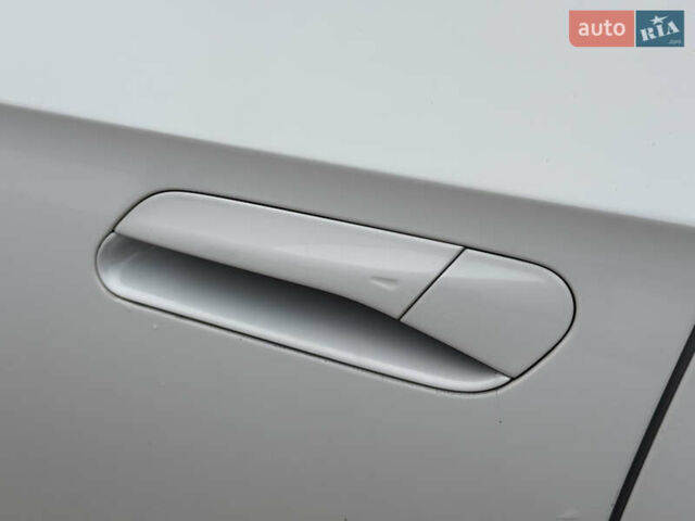 Белый Фольксваген ID.4, объемом двигателя 0 л и пробегом 61 тыс. км за 20900 $, фото 12 на Automoto.ua