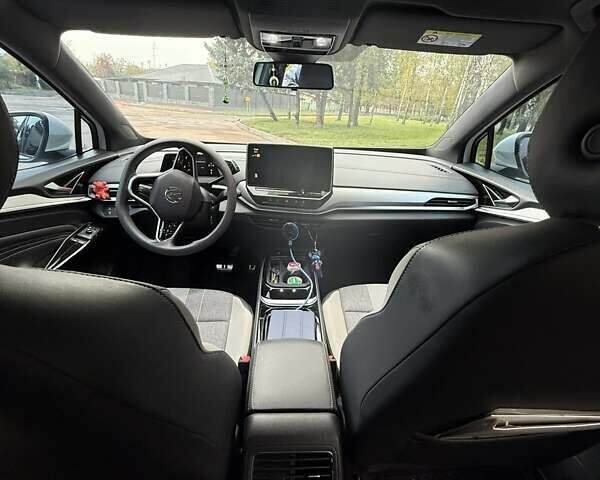 Белый Фольксваген ID.4, объемом двигателя 0 л и пробегом 95 тыс. км за 22999 $, фото 7 на Automoto.ua