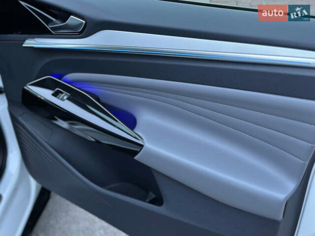 Белый Фольксваген ID.4, объемом двигателя 0 л и пробегом 65 тыс. км за 22999 $, фото 20 на Automoto.ua