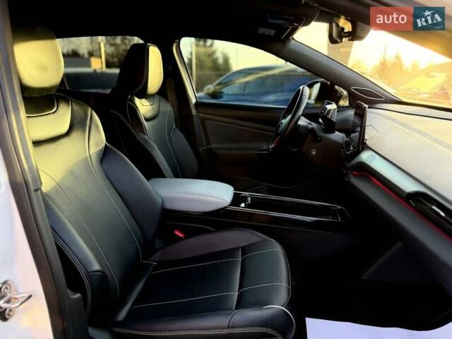 Белый Фольксваген ID.4, объемом двигателя 0 л и пробегом 92 тыс. км за 29000 $, фото 23 на Automoto.ua