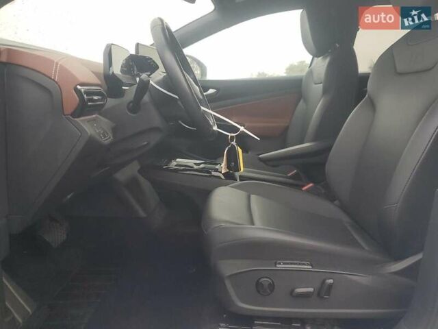 Белый Фольксваген ID.4, объемом двигателя 0 л и пробегом 63 тыс. км за 10700 $, фото 6 на Automoto.ua