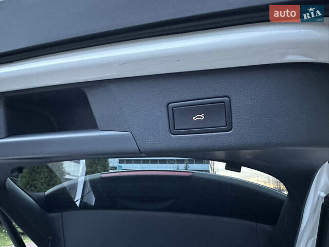 Белый Фольксваген ID.4, объемом двигателя 0 л и пробегом 65 тыс. км за 22999 $, фото 22 на Automoto.ua