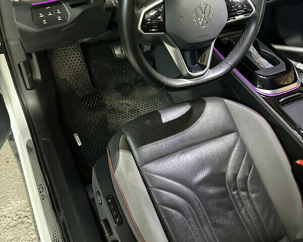 Белый Фольксваген ID.4, объемом двигателя 0 л и пробегом 56 тыс. км за 28500 $, фото 6 на Automoto.ua