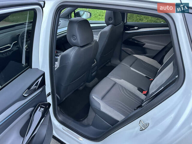 Белый Фольксваген ID.4, объемом двигателя 0 л и пробегом 65 тыс. км за 22999 $, фото 15 на Automoto.ua