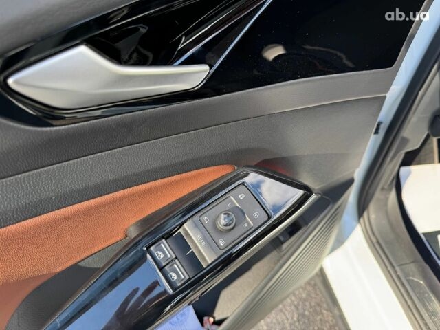 Білий Фольксваген ID.4, об'ємом двигуна 0 л та пробігом 34 тис. км за 26490 $, фото 18 на Automoto.ua