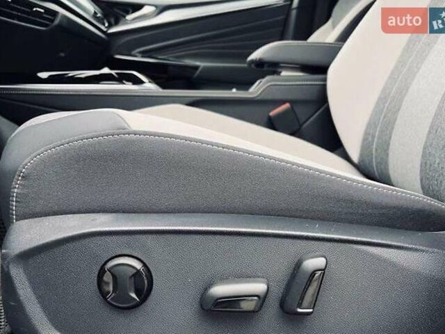 Белый Фольксваген ID.4, объемом двигателя 0 л и пробегом 19 тыс. км за 23500 $, фото 5 на Automoto.ua