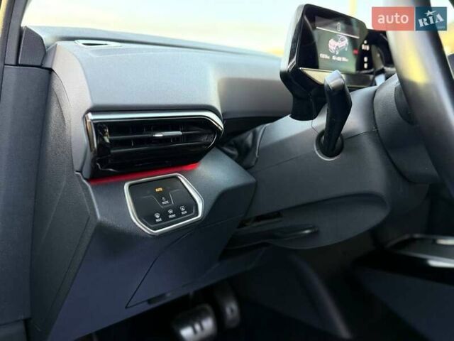 Белый Фольксваген ID.4, объемом двигателя 0 л и пробегом 92 тыс. км за 29000 $, фото 8 на Automoto.ua