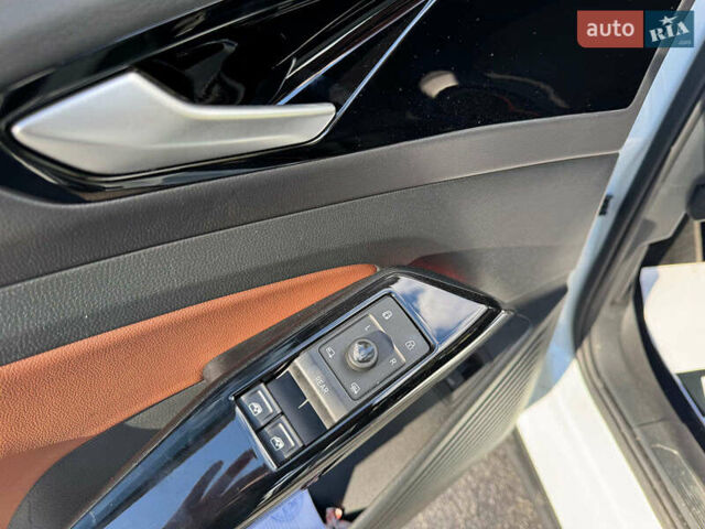 Білий Фольксваген ID.4, об'ємом двигуна 0 л та пробігом 34 тис. км за 26440 $, фото 19 на Automoto.ua