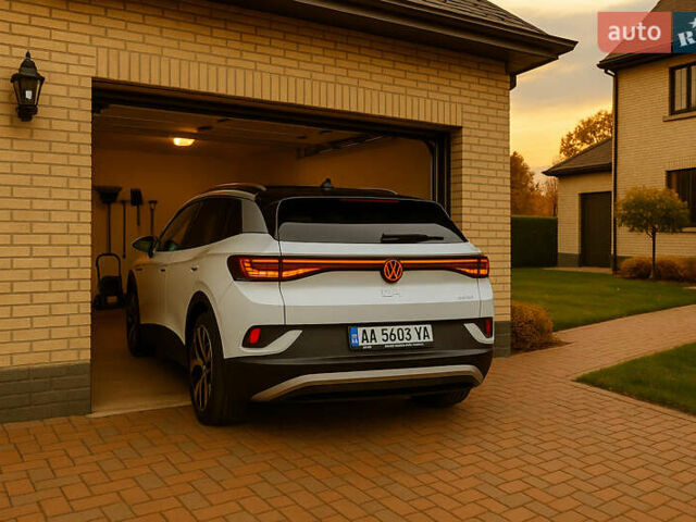 Белый Фольксваген ID.4, объемом двигателя 0 л и пробегом 65 тыс. км за 22999 $, фото 1 на Automoto.ua