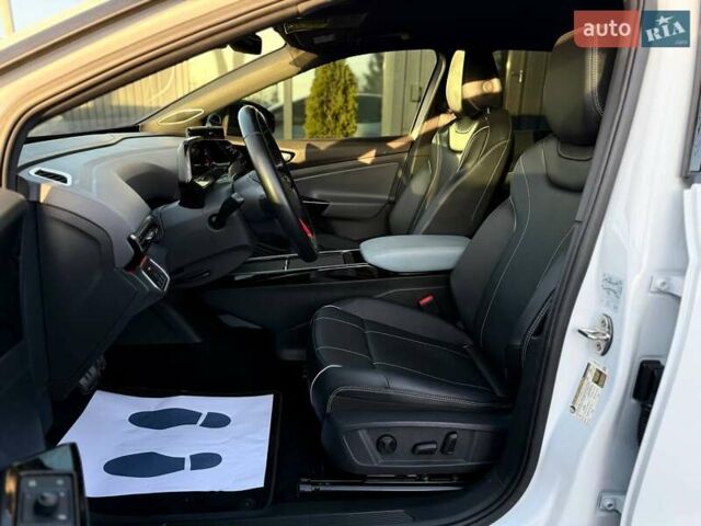 Белый Фольксваген ID.4, объемом двигателя 0 л и пробегом 92 тыс. км за 29000 $, фото 15 на Automoto.ua