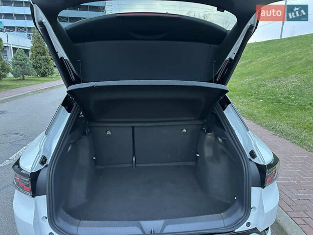 Белый Фольксваген ID.4, объемом двигателя 0 л и пробегом 65 тыс. км за 22999 $, фото 26 на Automoto.ua