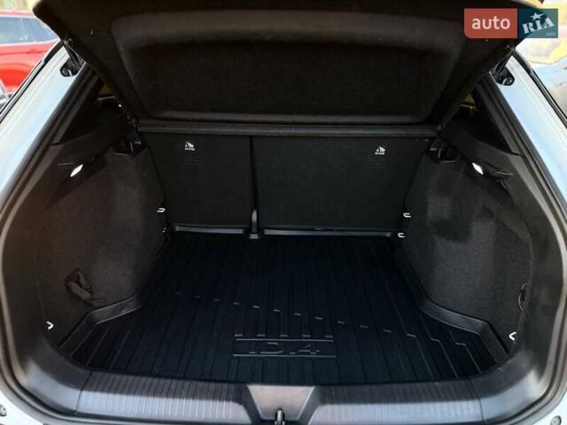 Белый Фольксваген ID.4, объемом двигателя 0 л и пробегом 92 тыс. км за 29000 $, фото 25 на Automoto.ua