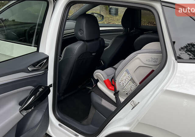 Белый Фольксваген ID.4, объемом двигателя 0 л и пробегом 22 тыс. км за 26000 $, фото 22 на Automoto.ua