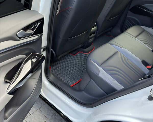 Белый Фольксваген ID.4, объемом двигателя 0 л и пробегом 28 тыс. км за 36249 $, фото 21 на Automoto.ua