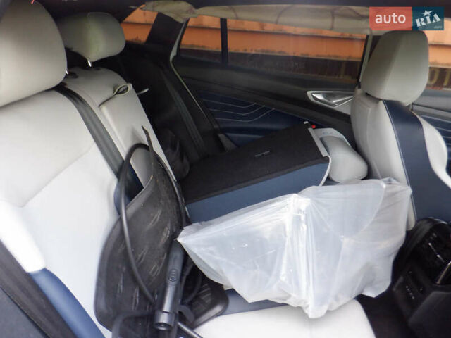 Білий Фольксваген ID.4, об'ємом двигуна 0 л та пробігом 63 тис. км за 17000 $, фото 6 на Automoto.ua