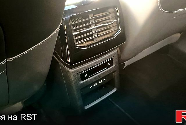 Белый Фольксваген ID.4, объемом двигателя 0 л и пробегом 32 тыс. км за 22000 $, фото 4 на Automoto.ua