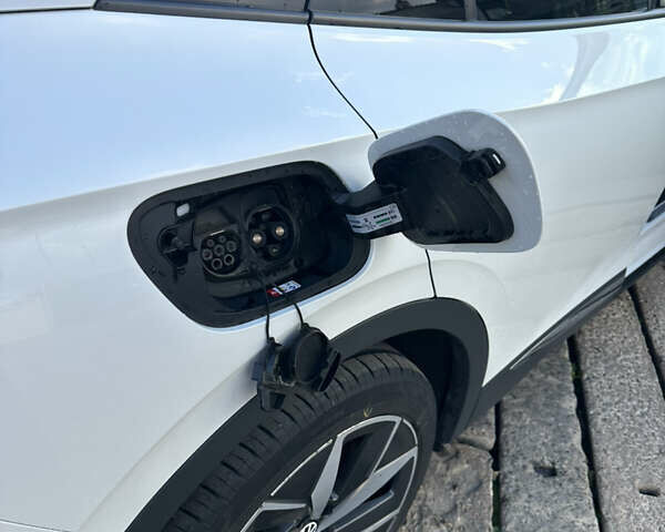 Белый Фольксваген ID.4, объемом двигателя 0 л и пробегом 44 тыс. км за 25000 $, фото 17 на Automoto.ua