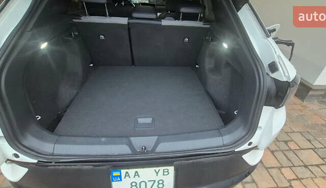 Белый Фольксваген ID.4, объемом двигателя 0 л и пробегом 62 тыс. км за 26300 $, фото 16 на Automoto.ua