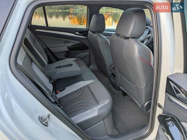 Белый Фольксваген ID.4, объемом двигателя 0 л и пробегом 14 тыс. км за 29500 $, фото 24 на Automoto.ua