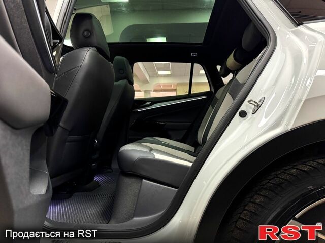 Білий Фольксваген ID.4, об'ємом двигуна 0.15 л та пробігом 21 тис. км за 25300 $, фото 7 на Automoto.ua