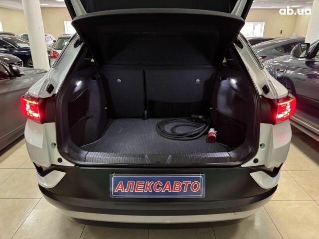 Білий Фольксваген ID.4, об'ємом двигуна 0 л та пробігом 21 тис. км за 25300 $, фото 5 на Automoto.ua