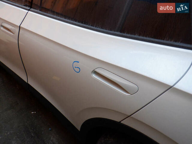 Білий Фольксваген ID.4, об'ємом двигуна 0 л та пробігом 63 тис. км за 17000 $, фото 13 на Automoto.ua