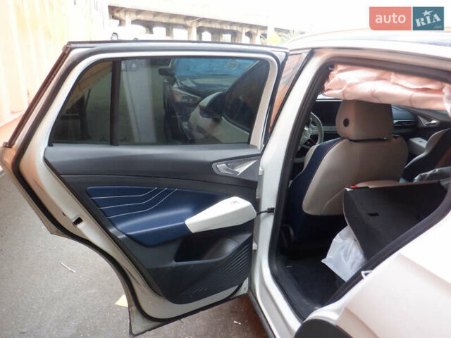 Білий Фольксваген ID.4, об'ємом двигуна 0 л та пробігом 63 тис. км за 17000 $, фото 21 на Automoto.ua