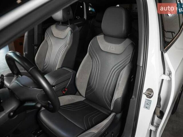 Білий Фольксваген ID.4, об'ємом двигуна 0 л та пробігом 61 тис. км за 27999 $, фото 40 на Automoto.ua