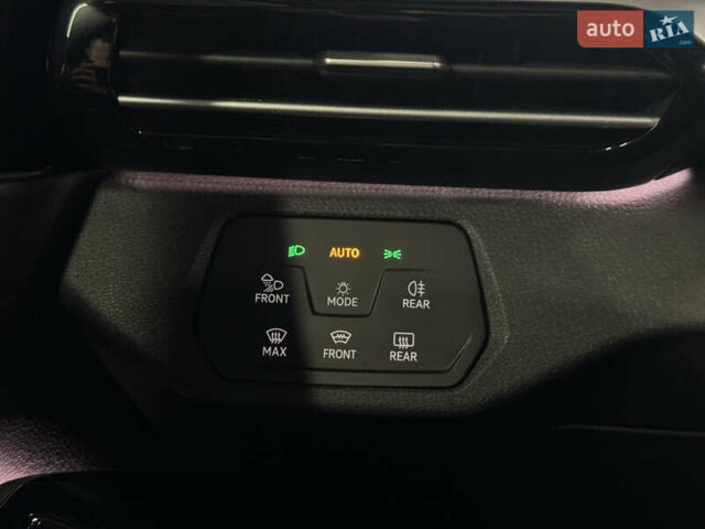 Белый Фольксваген ID.4, объемом двигателя 0 л и пробегом 67 тыс. км за 27499 $, фото 17 на Automoto.ua