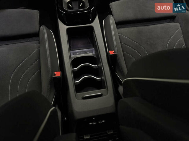 Белый Фольксваген ID.4, объемом двигателя 0 л и пробегом 67 тыс. км за 27499 $, фото 22 на Automoto.ua