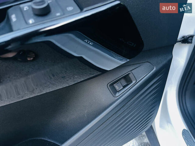 Білий Фольксваген ID.4, об'ємом двигуна 0 л та пробігом 76 тис. км за 25500 $, фото 24 на Automoto.ua