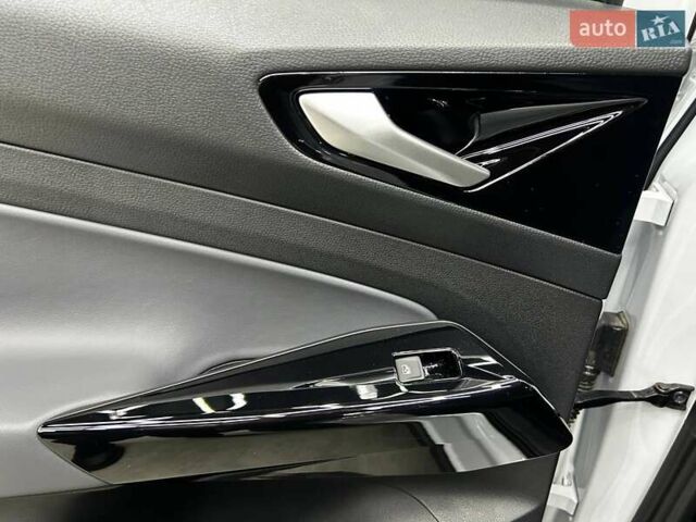 Білий Фольксваген ID.4, об'ємом двигуна 0 л та пробігом 13 тис. км за 28000 $, фото 20 на Automoto.ua