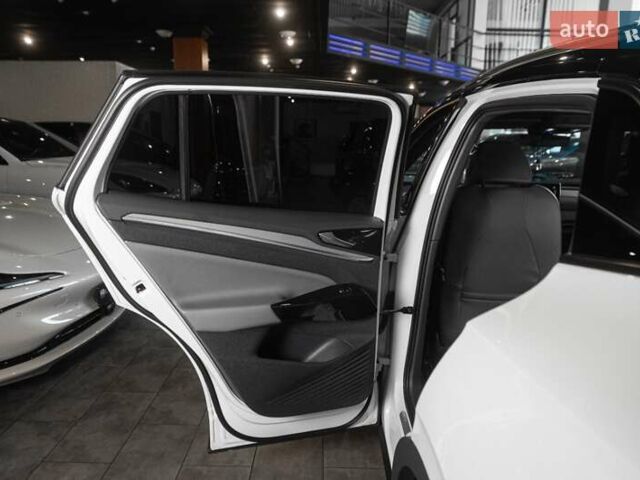 Білий Фольксваген ID.4, об'ємом двигуна 0 л та пробігом 61 тис. км за 27999 $, фото 31 на Automoto.ua