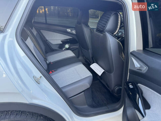 Белый Фольксваген ID.4, объемом двигателя 0 л и пробегом 7 тыс. км за 24000 $, фото 21 на Automoto.ua