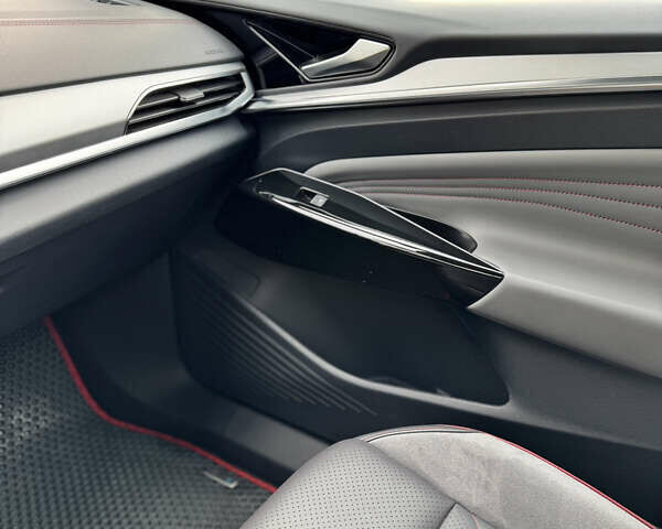 Белый Фольксваген ID.4, объемом двигателя 0 л и пробегом 28 тыс. км за 36249 $, фото 12 на Automoto.ua