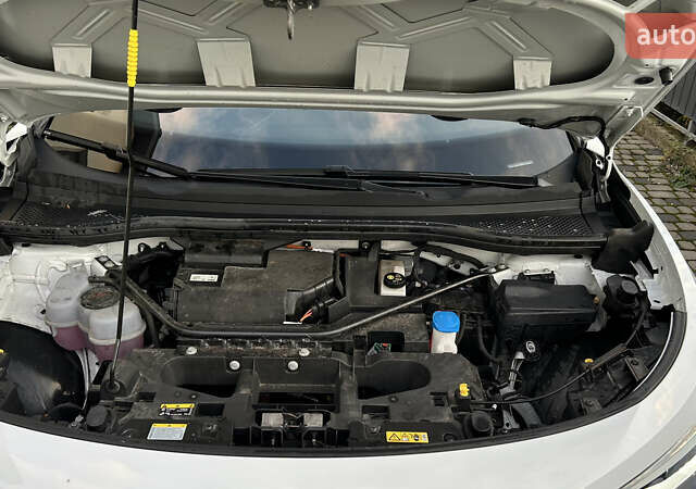 Белый Фольксваген ID.4, объемом двигателя 0 л и пробегом 47 тыс. км за 25500 $, фото 61 на Automoto.ua