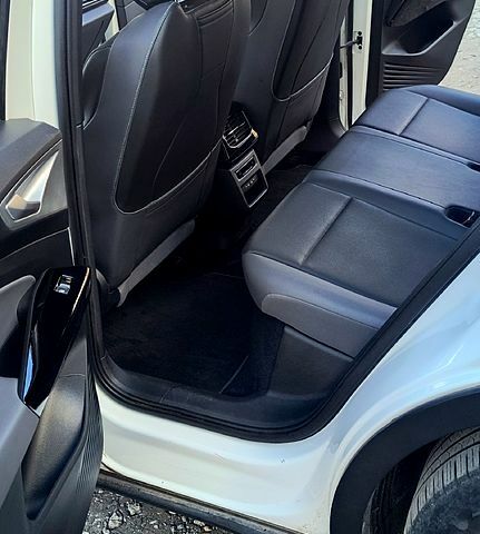 Белый Фольксваген ID.4, объемом двигателя 0 л и пробегом 32 тыс. км за 22000 $, фото 10 на Automoto.ua