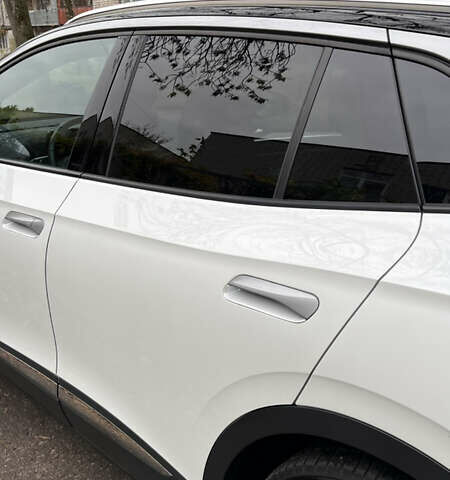 Белый Фольксваген ID.4, объемом двигателя 0 л и пробегом 22 тыс. км за 26000 $, фото 11 на Automoto.ua