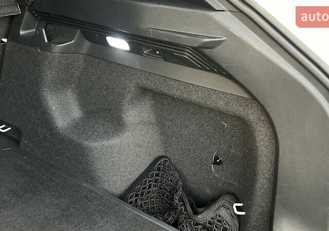 Белый Фольксваген ID.4, объемом двигателя 0 л и пробегом 47 тыс. км за 25500 $, фото 29 на Automoto.ua