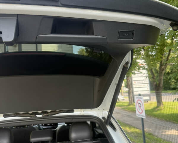 Белый Фольксваген ID.4, объемом двигателя 0 л и пробегом 55 тыс. км за 24300 $, фото 22 на Automoto.ua