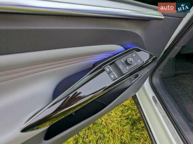 Белый Фольксваген ID.4, объемом двигателя 0 л и пробегом 14 тыс. км за 29500 $, фото 7 на Automoto.ua