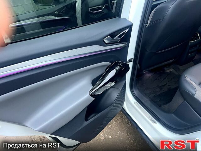 Белый Фольксваген ID.4, объемом двигателя 0 л и пробегом 71 тыс. км за 23800 $, фото 8 на Automoto.ua