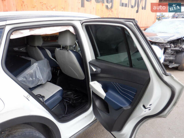 Білий Фольксваген ID.4, об'ємом двигуна 0 л та пробігом 63 тис. км за 17000 $, фото 26 на Automoto.ua