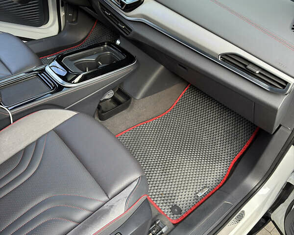 Белый Фольксваген ID.4, объемом двигателя 0 л и пробегом 28 тыс. км за 36249 $, фото 24 на Automoto.ua