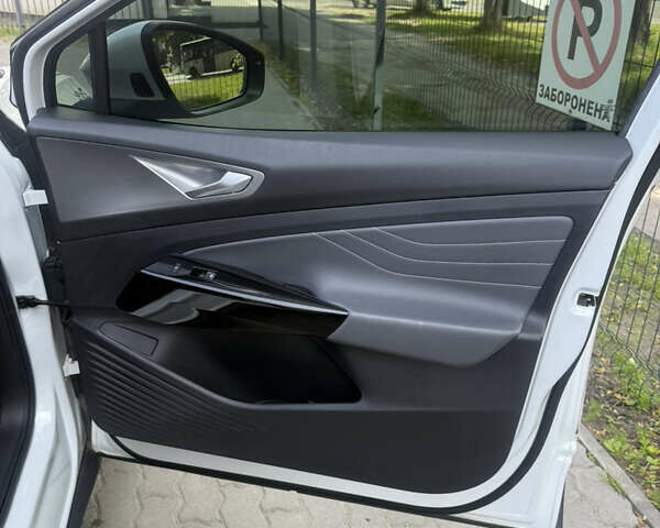 Белый Фольксваген ID.4, объемом двигателя 0 л и пробегом 55 тыс. км за 24300 $, фото 11 на Automoto.ua