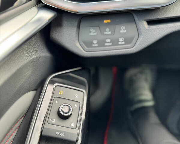 Белый Фольксваген ID.4, объемом двигателя 0 л и пробегом 28 тыс. км за 36249 $, фото 16 на Automoto.ua