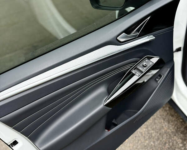 Белый Фольксваген ID.4, объемом двигателя 0 л и пробегом 45 тыс. км за 25900 $, фото 9 на Automoto.ua